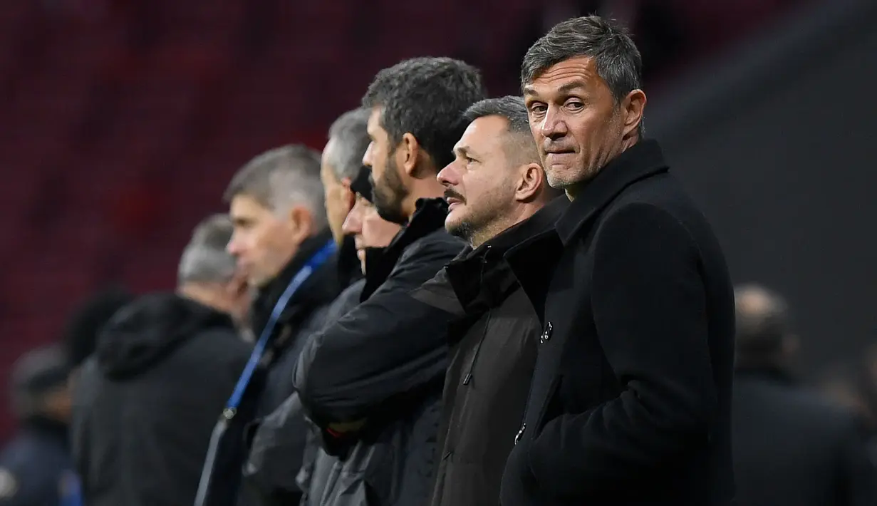 Direktur Olahraga AC Milan, Paolo Maldini terlihat sebelum laga Grup B Liga Champions 2021/2022 antara Atletico Madrid melawan AC Milan di Stadion Wanda Metropolitano, Madrid, 21 November 2021. (AFP/Oscar Del Pozo)