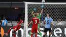 Gelandang Timnas Kanada, Ismael Kone (kiri) mencetak gol penyeimbang 1-1 ke gawang Timnas Uruguay pada laga perebutan tempat ketiga Copa America 2024 di Bank of America Stadium, Charlotte, Amerika Serikat, Minggu (14/7/2024) pagi WIB. (AP Photo/Nell Redmond)
