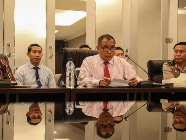 Dirtipidter Bareskrim, Brigjen Pol Yazid Fanani (tengah) memberi keterangan pers di  Jakarta, Selasa (15/9/2015). Bareskrim Polri sedang membidik tiga perusahaan di Sumsel yang diduga menjadi 'dalang' pembakaran hutan. (Liputan6.com/Faizal Fanani)