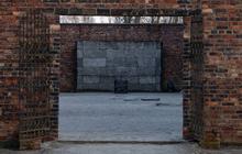 FOTO: Inilah Tembok Kematian Saksi Bisu Kekejaman Nazi Eksekusi Korban Holocaust di Kamp Konsentrasi Auschwitz Polandia