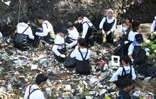 Telkom Gandeng Pandawara Dalam Aksi River Clean Up di Sungai Cioray Bandung