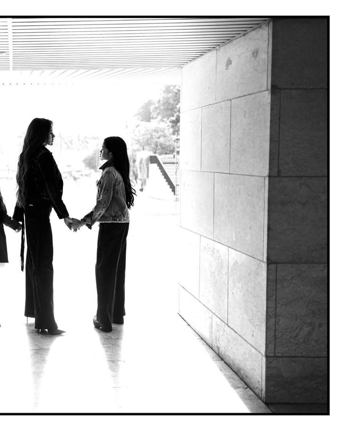 Potret Olla Ramlan Tanggalkan Hijab, Pamer Tato di Lengan - Ungkap Perjuangan Jadi Single Mother: BISMILLAH
