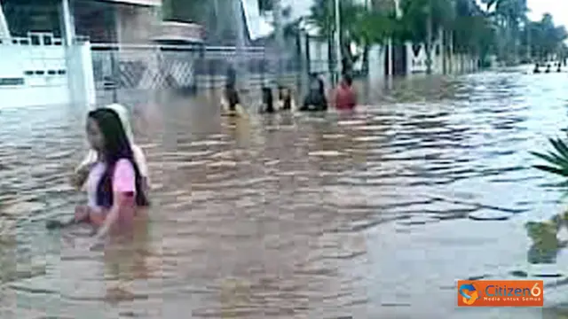 Banjir Merendam Perumah Elit Green Garden