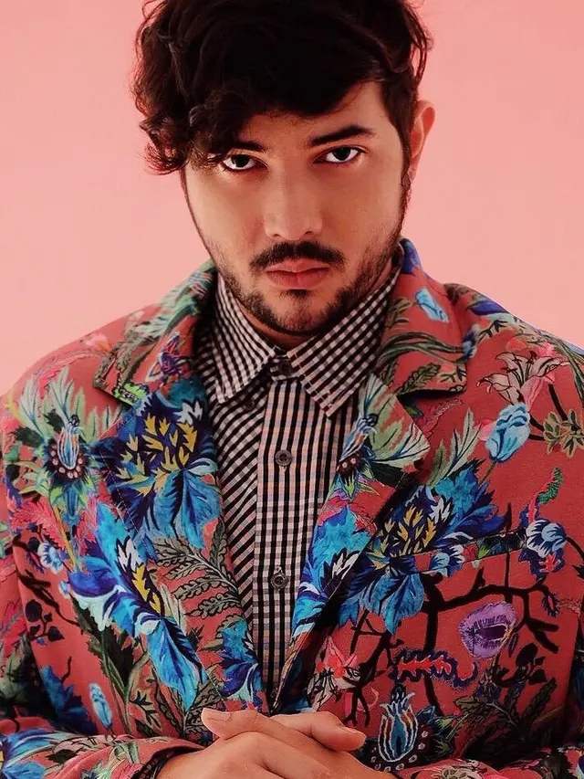 Donny Michael (https://www.instagram.com/p/Bvnvd8SHyFi/)