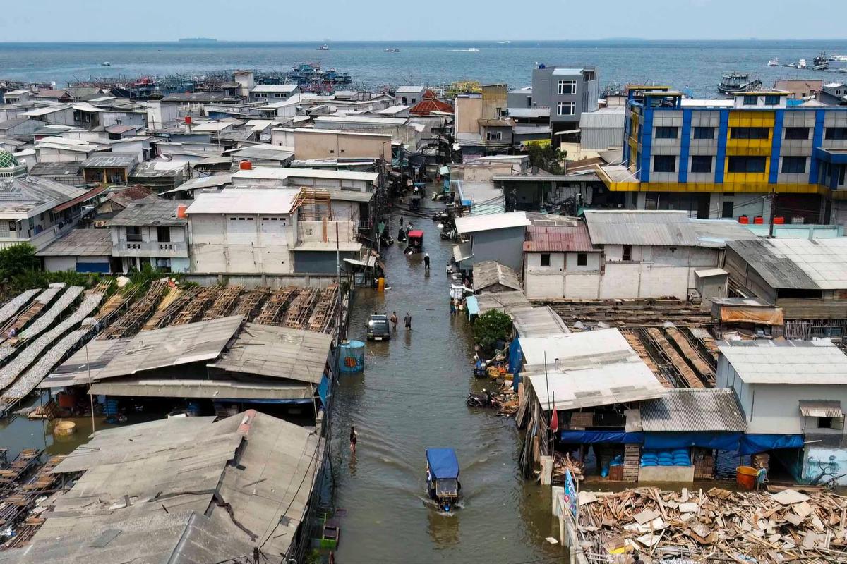 FOTO: Banjir Rob di Muara Baru Jakarta Utara