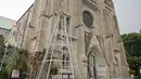 Suasana Gereja Katedral, Jakarta, Senin (20/12/2021). Sejumlah persiapan dan pemasangan dekorasi mulai dilakukan pihak Gereja Katedral untuk menyambut misa dan perayaan Natal. (Liputan6.com/Faizal Fanani)