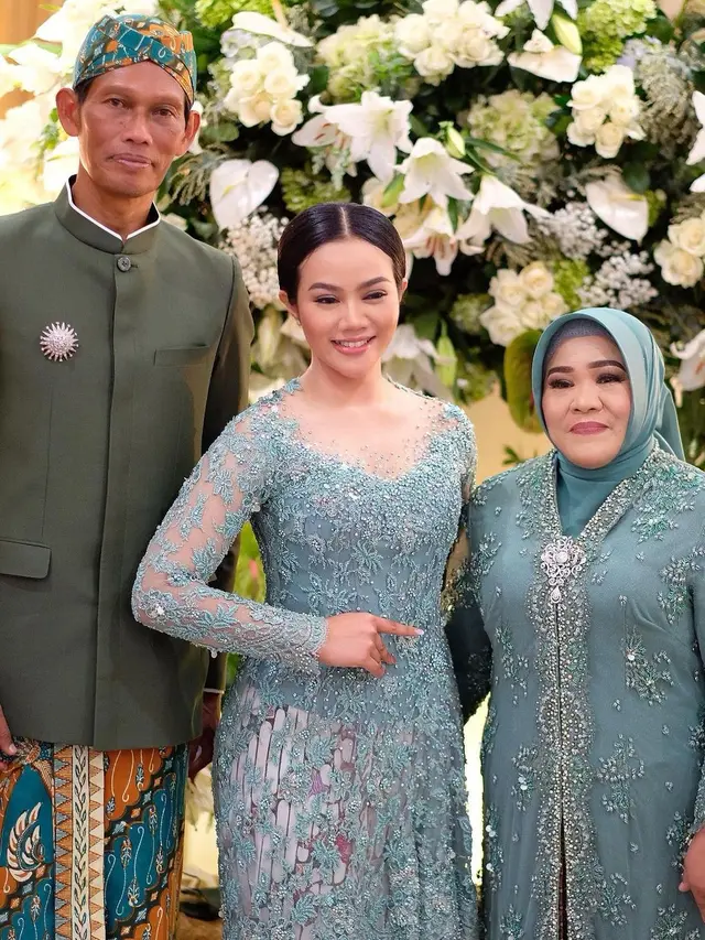 Penuh Haru Bahagia, Ini 7 Momen Siraman Yura Yunita Jelang Pernikahan