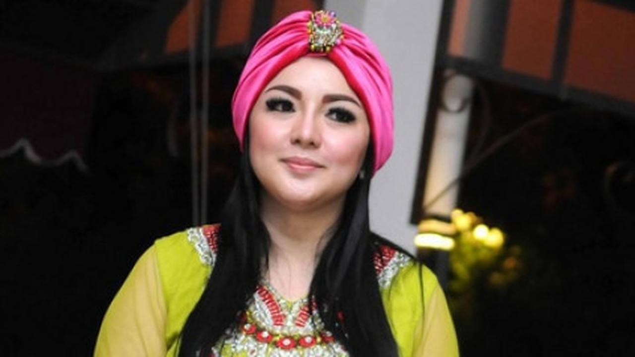 Pisah dari Farhat Abbas, Regina buka pendaftaran calon suami