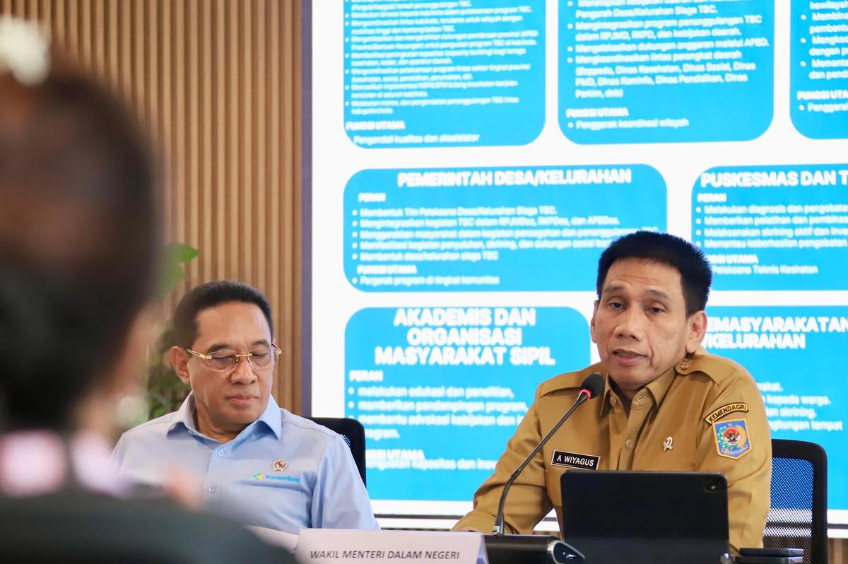 Wamendagri Akhmad Wiyagus saat konferensi pers Hari Tuberkulosis Sedunia 2026 di Kantor Kementerian Kesehatan
