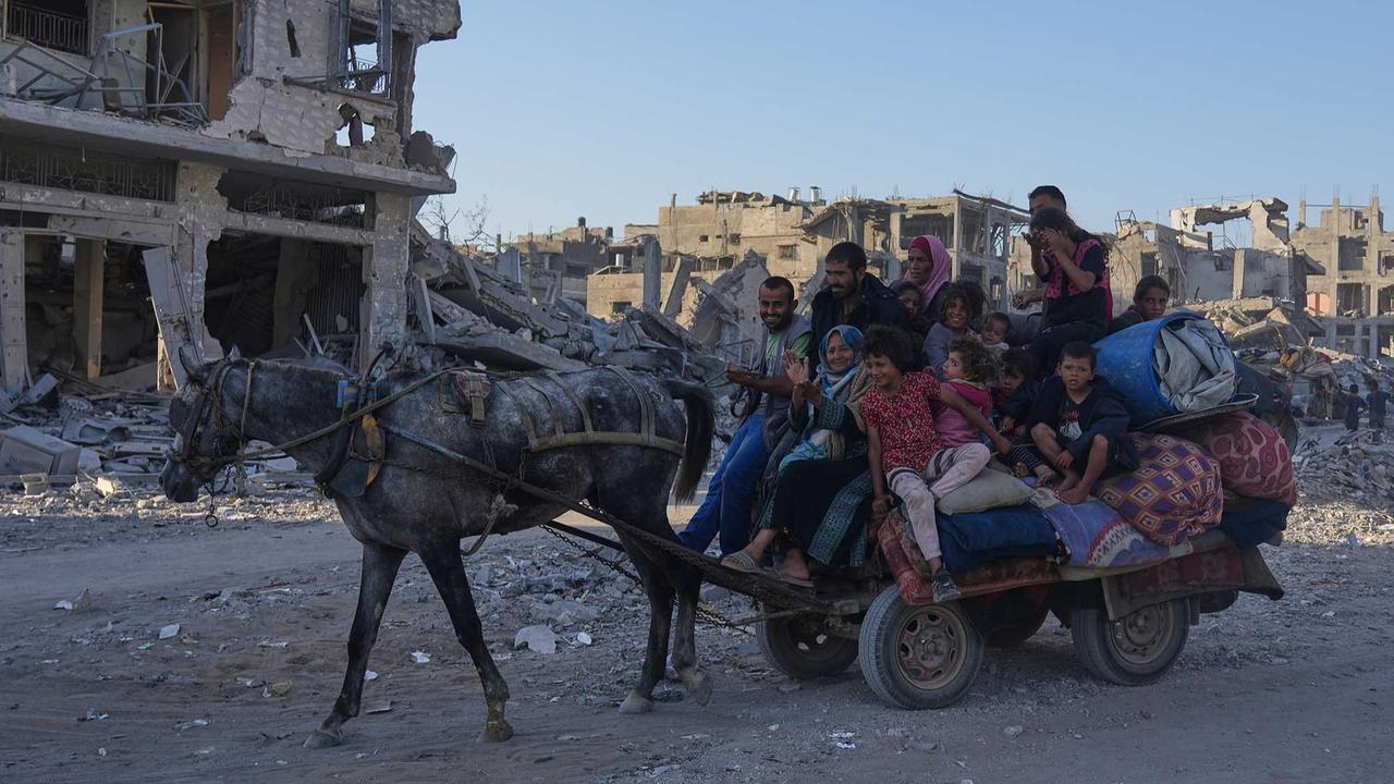 FOTO: Ratusan Ribu Warga Palestina Kembali ke Gaza Usai Gencatan Senjata dengan Israel