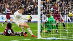 Kekalahan ini membuat Manchester United terpuruk di posisi delapan klasemen Liga Inggris. Mereka baru mendapatkan 28 poin dari 18 laga. West Ham United naik ke posisi enam dengan koleksi 30 angka. (AP Photo/Kirsty Wigglesworth)