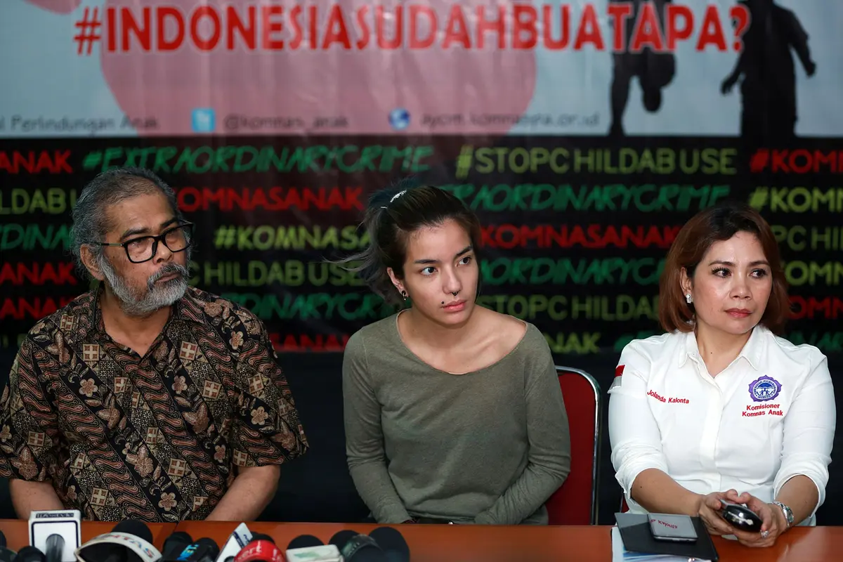Sheila Marcia didampingi Ketua Komnas Perlindungan Anak, Arist Merdeka Sirait