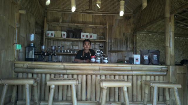 Perjuangan Manis Demi Cari Sinyal dan Antar Pesanan Online, Rela Tidur di Gardu dan Jalan Berkilo-kilo