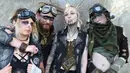 Cosplay karakter Mas Max berpose di luar San Diego Comic-Con, San Diego, California, Amerika Serikat, Jumat (20/7). Lebih dari 100 ribu cosplay diharapkan mengikuti konvensi komik dan hiburan tahunan ini. (Mario Tama/Getty Images/AFP)