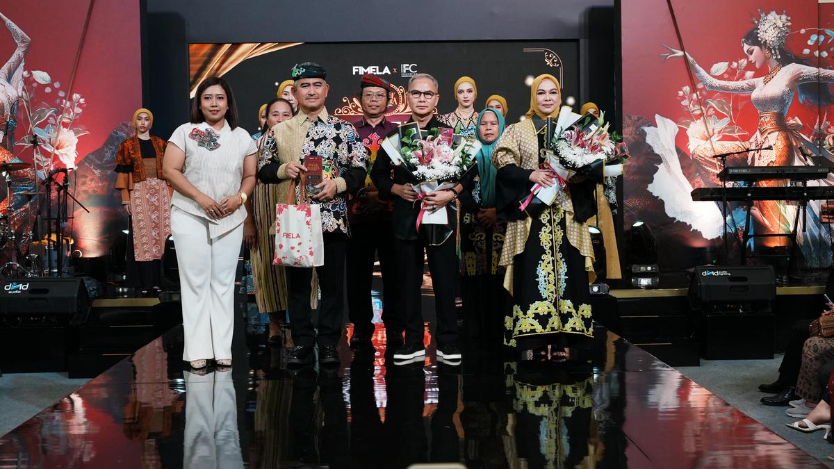 Siluet Wastra Tarakan di Parade Wastra Nusantara 2025: Tradisi Pesisir Tampil Modern di Panggung Fashion