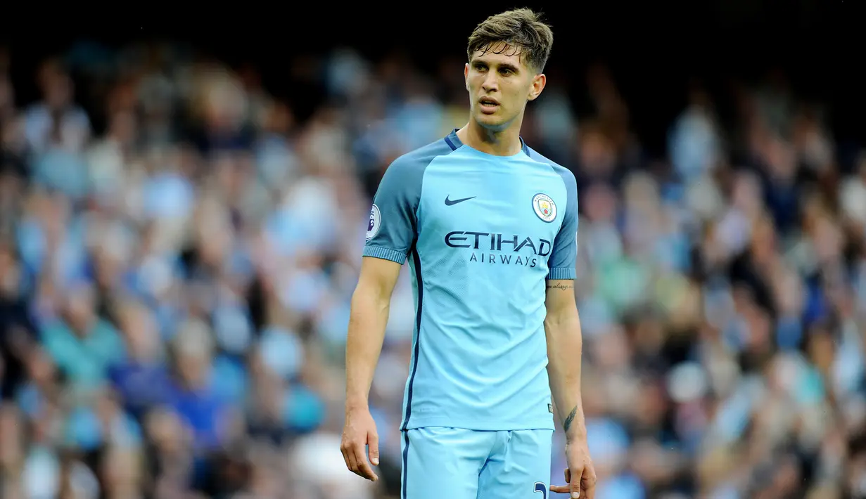 4. John Stones (Manchester City) - Bek timnas Inggris itu ditebus Manchester City dari Everton dengan harga 47,5 juta poundsterling (Rp 824 miliar). Dibeli dengan harga selangit sang pemain belum berkontribusi besar untuk tim. (EPA/Peter Powell)