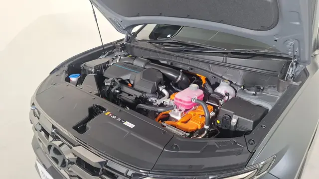 New TUCSON dilengkapi mesin Smartstream G1.6T-GDi HEV dan Smartstream G2.0 MPi, dirancang untuk efisiensi daya serta tenaga dan torsi besar (Arief A/Liputan6.com)