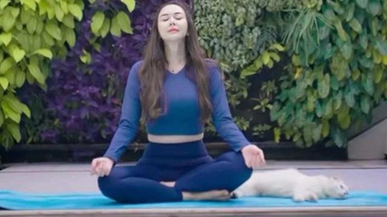 Intip 6 Potret Kolam Renang Rumah Aura Kasih, Spot Favorit Yoga