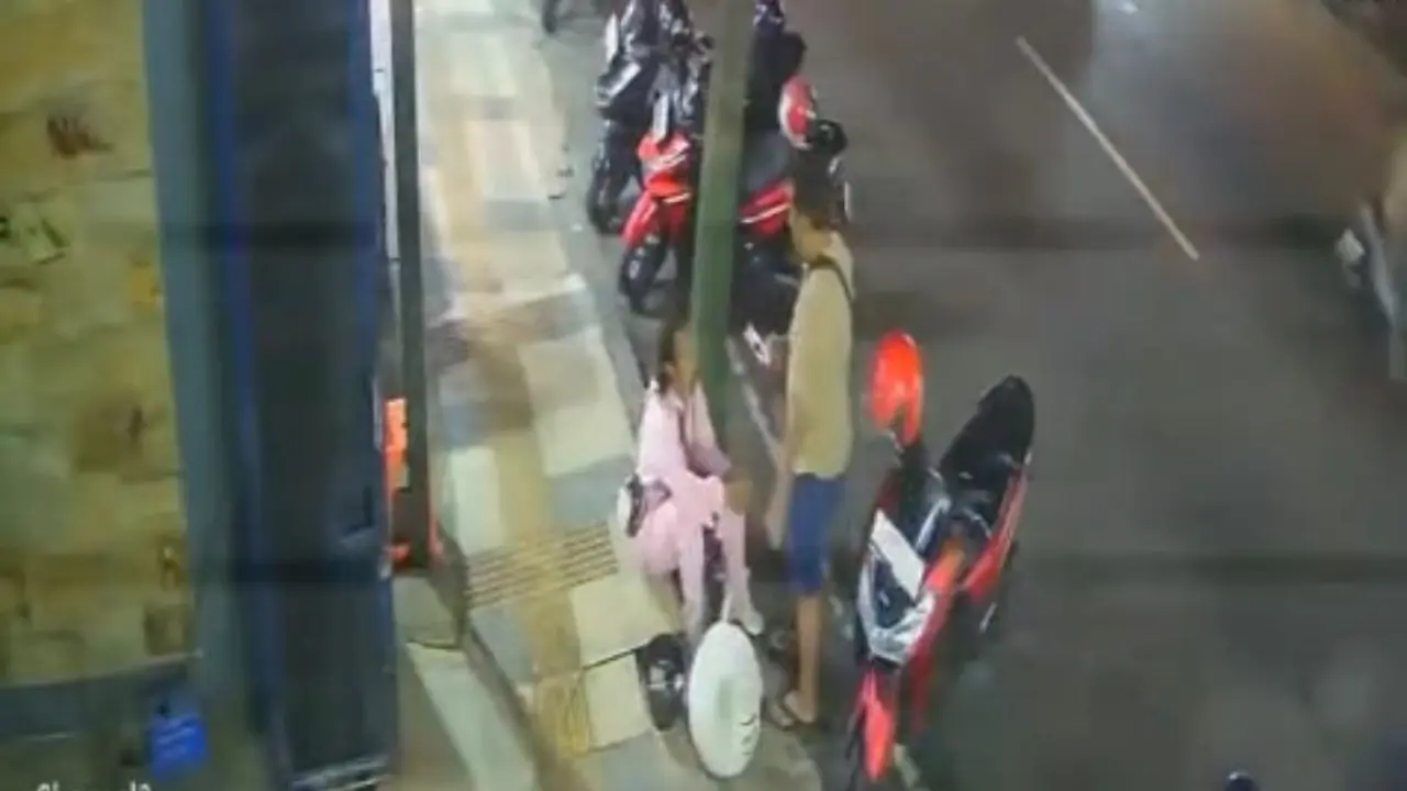 Pengamen badut dianiaya polisi di Tuban
