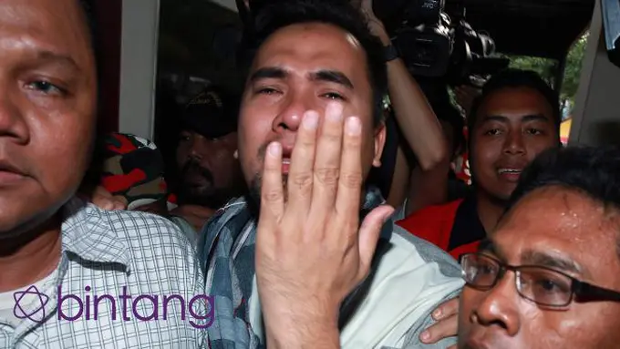 [POLL] Saipul Jamil atau Hesty Klepek Klepek, Mana yang Heboh?