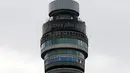 Menara The British Telecom menampilkan "Long may she reign" dalam prosesi merayakan Ratu Elizabeth II menjadi penguasa Inggris terlama, di London, 9 September 2015. Elizabeth II (89) berkuasa selama 63 tahun, tujuh bulan. (REUTERS/Stefan Wermuth)
