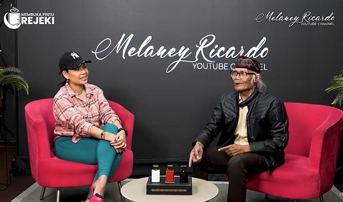 Awalnya Melaney bertanya soal kegiatan yang dilakukan Boneng sekarang. Boneng mengaku jika sehari-hari dia mengajar teater.<br>