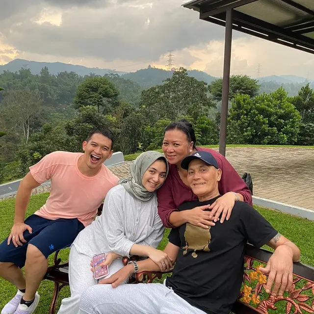 7 Potret Kenangan Citra Kirana dan Mendiang Sang Ayah, Penuh Kehangatan
