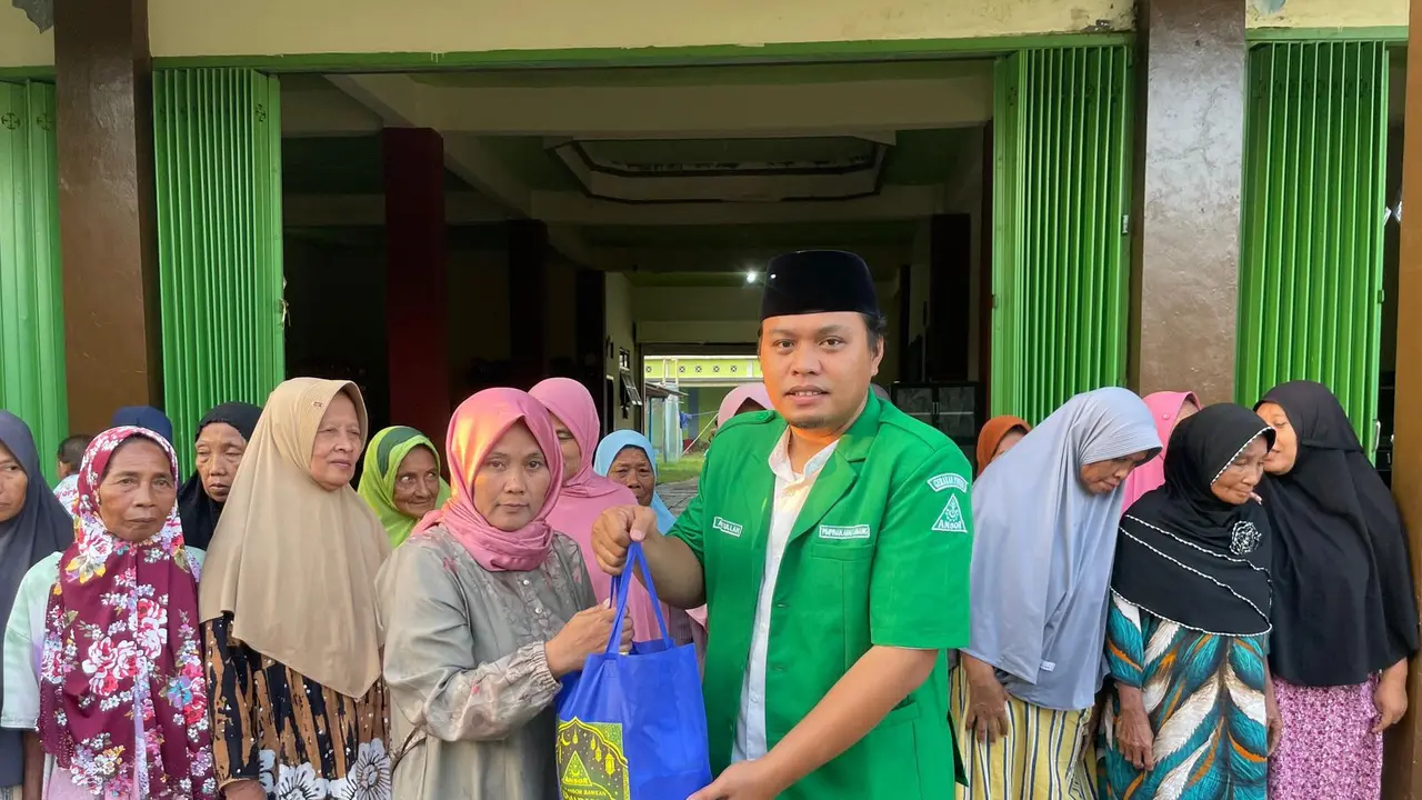 PC GP Ansor Bawean dan Yayasan Akademi Nusantara Bersatu salurkan bantuan (Istimewa)
