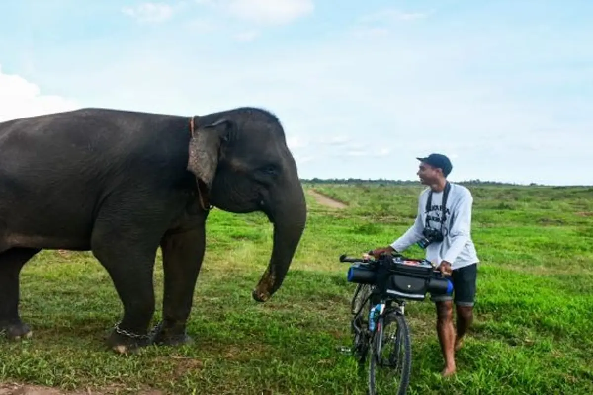 [Bintang] Demi Menyelamatkan Rumah Gajah di Aceh, Dua Pemuda Ini Rela Bersepeda Keliling Sumatera
