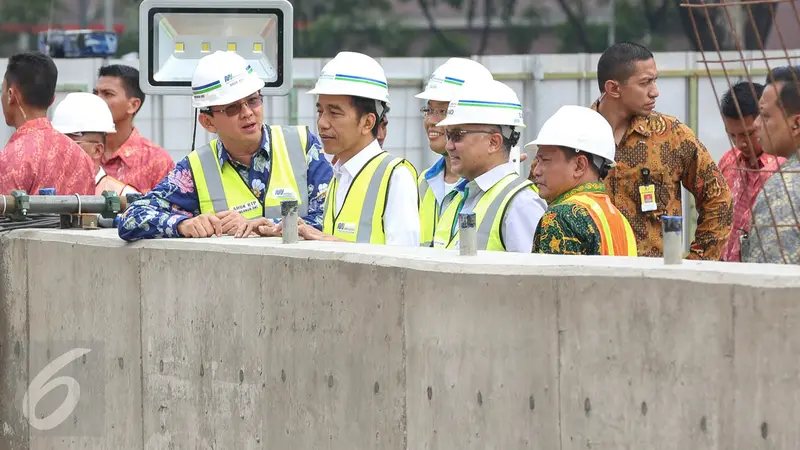 20151008-Jokowi Ajak Ahok Tinjau Pengeboran Terowongan MRT di Senayan