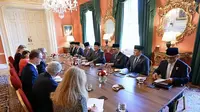 Laporan Liputan6.com dari London: Seskab Teddy Sebut Prabowo-PM Inggris Teken MoU Pembangunan Kapal Penangkap Ikan
