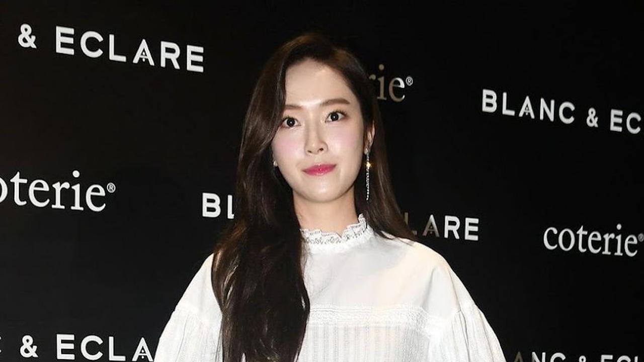 Sukses mereka di dunia fashion menjadi bukti bahwa keberbakatan mereka tidak terbatas hanya pada satu bidang, melainkan meluas ke berbagai aspek kreativitas.