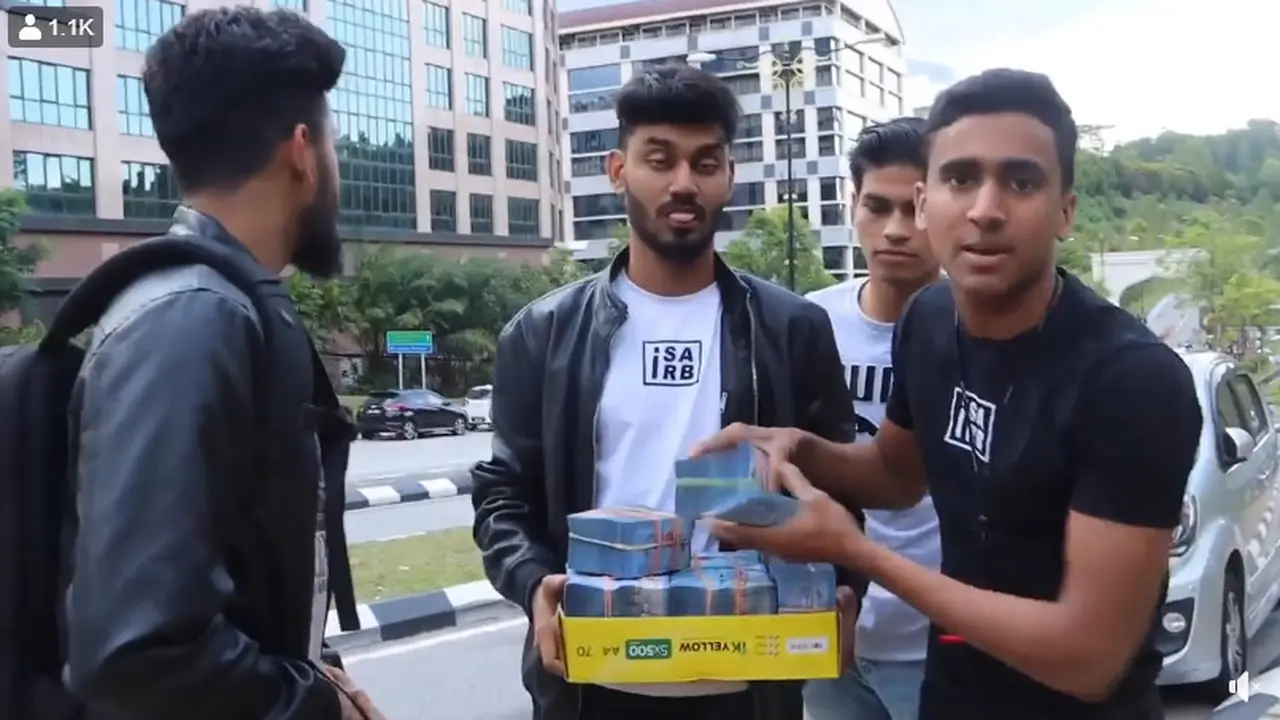 Bagikan Uang Pada Media di Depan Istana Negara, YouTuber Ini Diamankan Polisi