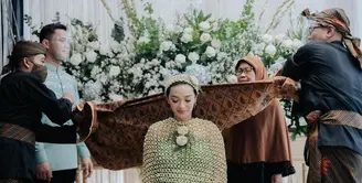 Zaskia Gotik 7 Bulanan (Instagram/rh_weddingplanner)