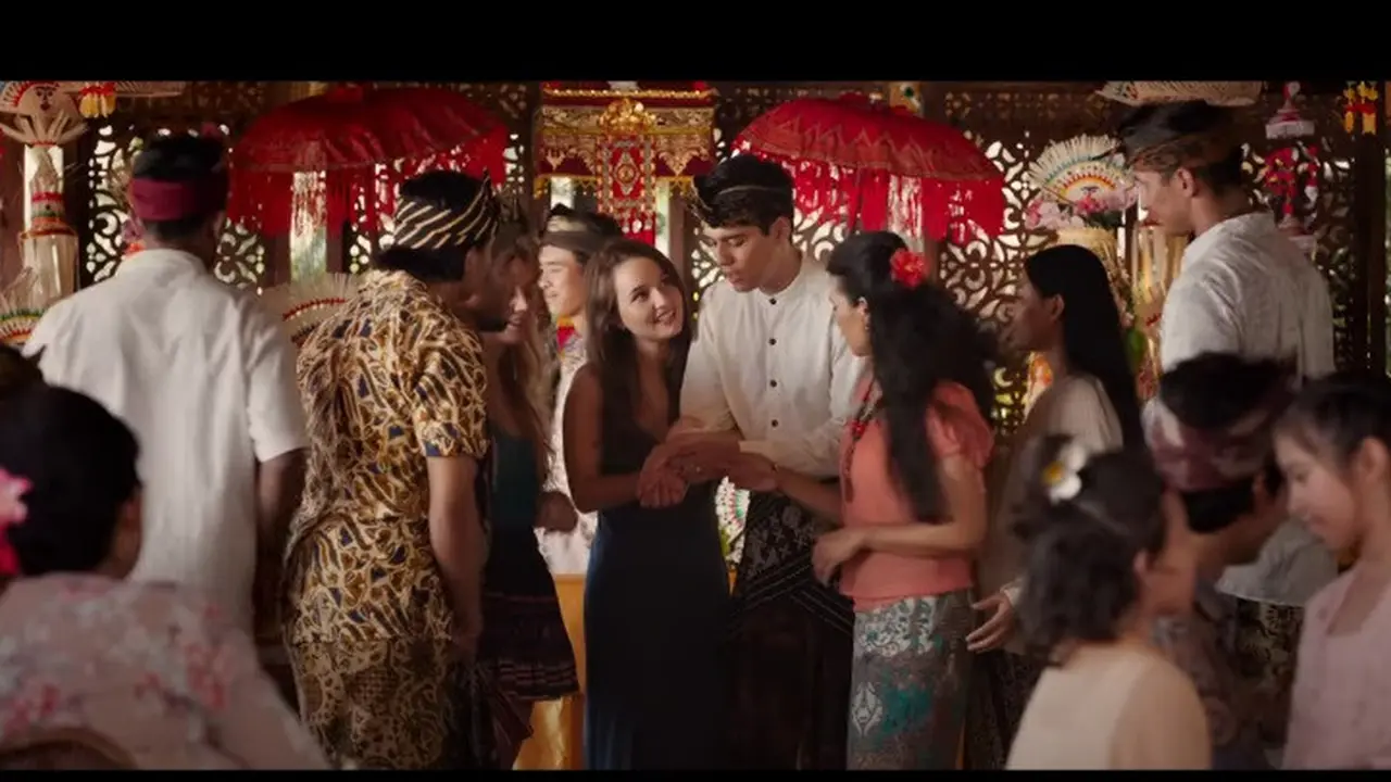 Maxime Bouttier di film Hollywood berjudul Ticket to Paradise (Foto: Youtube Universal Pictures)