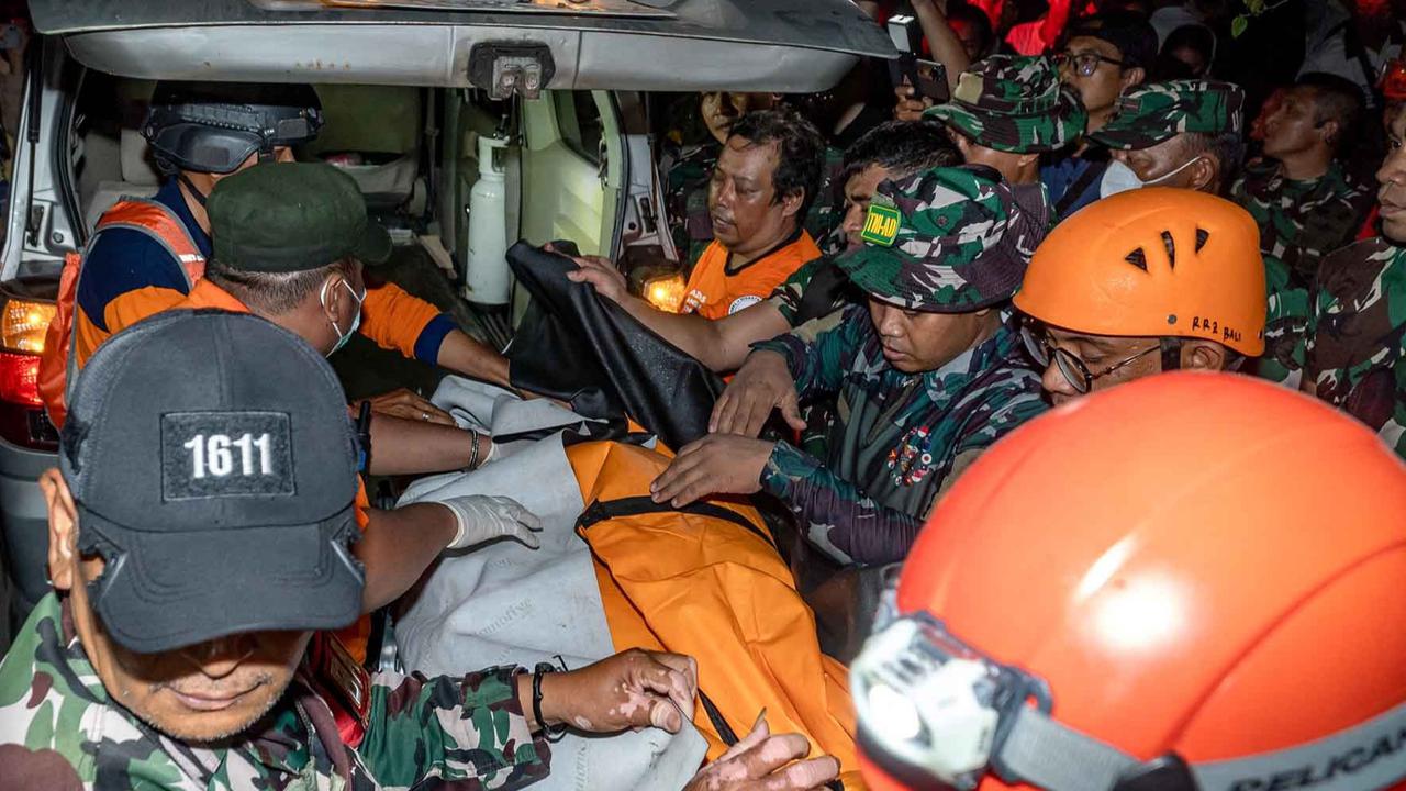 FOTO: Banjir Bali Renggut 16 Nyawa, Tim SAR Terus Cari Korban Hilang