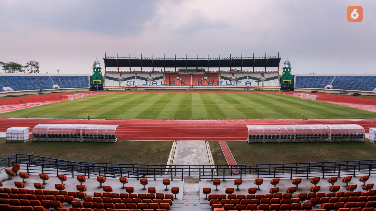 Foto: Stadion Si Jalak Harupat Bersolek Jelang Piala Dunia U-17 2023