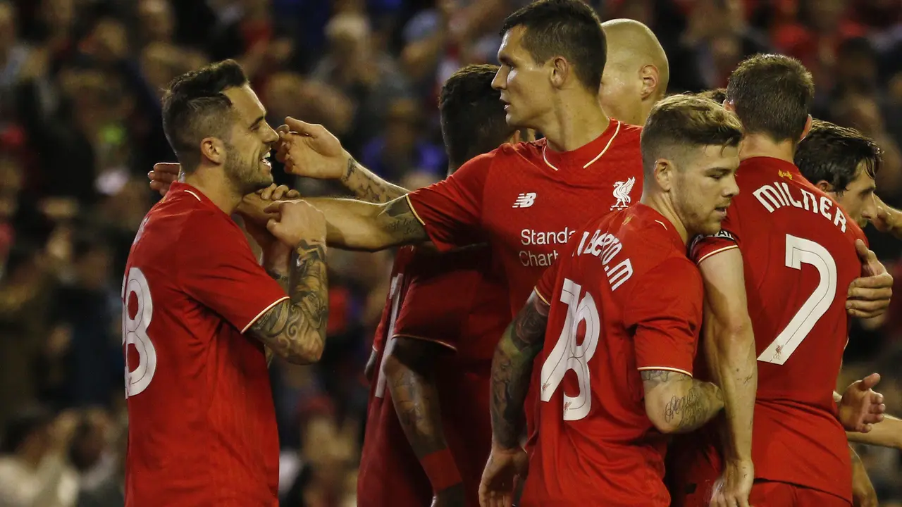 Striker Liverpool Danny Ings merayakan gol ke gawang Carlisle United (Reuters / Craig Brough)