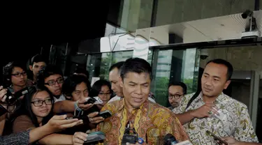 Ketua Pusat Pemeriksaan dan Analisa Transaksi Keuangan (PPATK), Muhammad Yusuf menyambangi kantor KPK, Jakarta, Rabu (15/4/2015). Yusuf dimintai pandangannya oleh KPK tentang cara penyitaan aset-aset koruptor. (Liputan6.com/Andrian M Tunay)