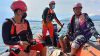 Nelayan Jatuh di Perairan Laut Jembrana (Dewi Divianta/Liputan6.com)