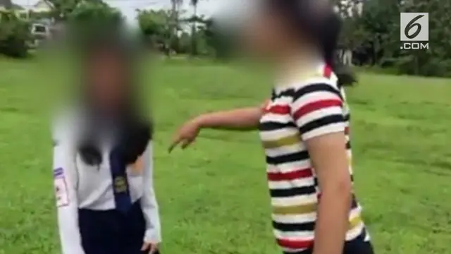 Beredar rekaman video seorang siswi SMP menjadi korban bullying.