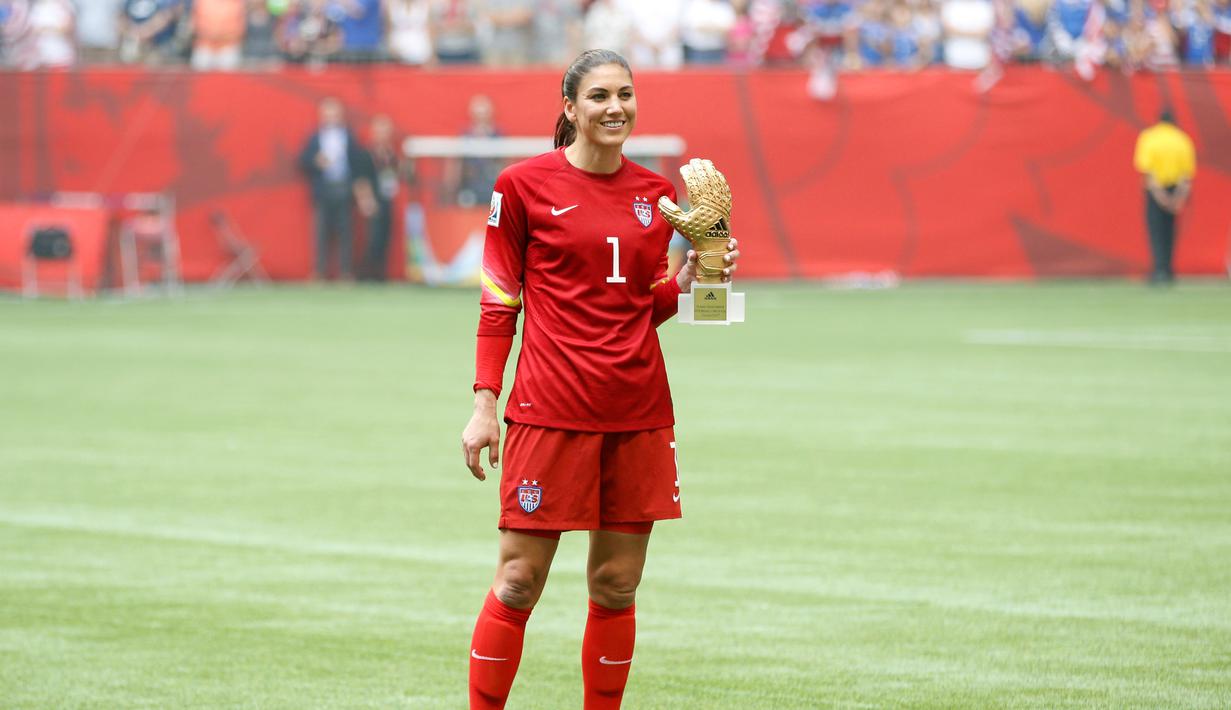 Kiper AS, Hope Solo kembali terpilih sebagai Kiper Terbaik Piala Dunia Wanita 2015, mengulangi prestasi yang sama empat tahun lalu.  (Reuters/Michael Chow-USA TODAY Sports)