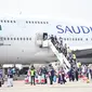 Jemaah haji Indonesia 2024 tiba di Tanah Air dengan menaiki pesawat Saudia Airlanies. (Foto: Humas Kemenag)