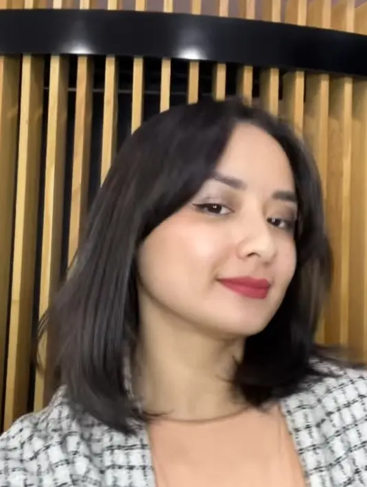 Warganet pun memuji gaya rambut baru Joanna Alexandra. "Apapun warna rambutnya u still look gorjes," kata warganet. (Foto: Instagram/ joannaalexandra)