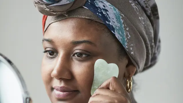 4. Merilekskan Otot Wajah