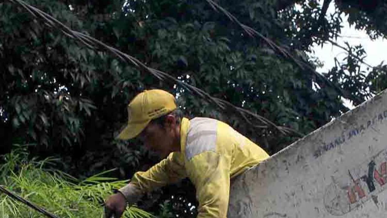 FOTO: Pemprov DKI Akhirnya Tertibkan Kabel-Kabel Semrawut di Jakarta
