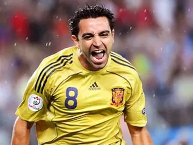 Spanish midfielder Xavi Hernandez celebrates after scoring the opening goal during the Euro 2008 championships semi-final football match Russia vs. Spain on June 26, 2008 at Ernst-Happel stadium in Vienna, Austria. AFP PHOTO / JOE KLAMAR