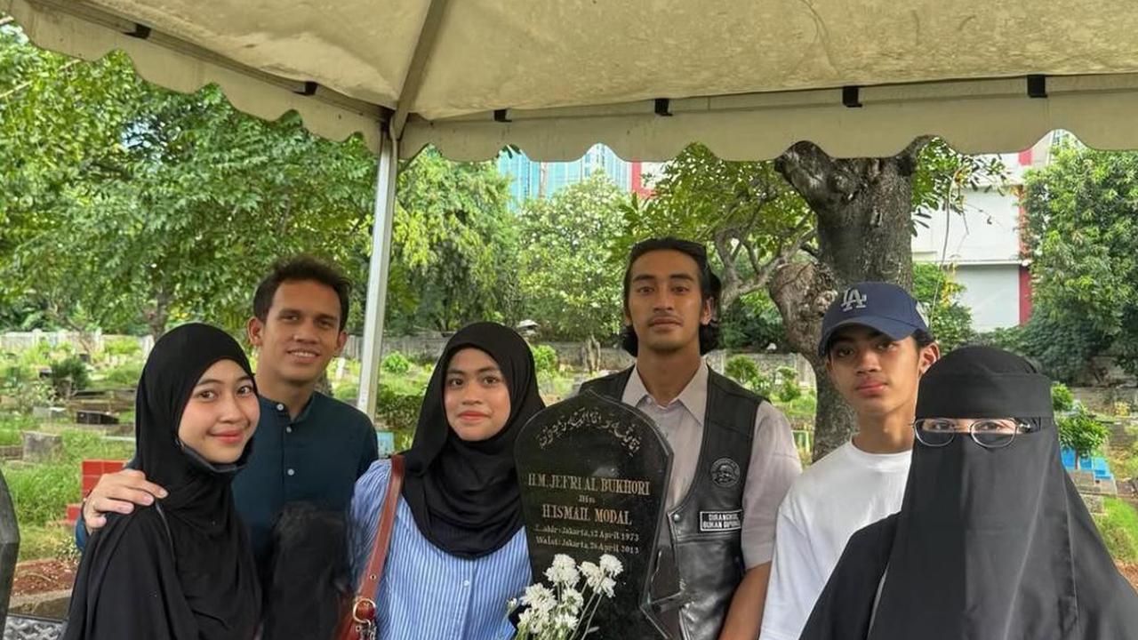 Umi Pipik Kenang 12 Tahun Kepergian Ustaz Jefri, Doa Haru dan Pesan Cinta untuk Anak-anak