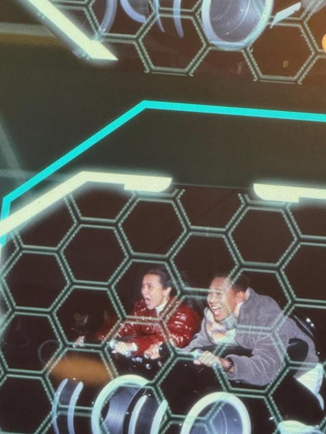 Potret cantik Marsha Aruan di Shanghai Disneyland Park. (credit:instagram.com/aruanmarsha)