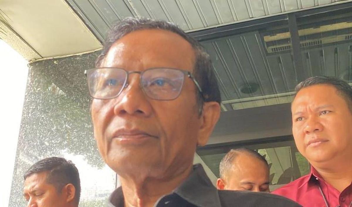 Calon wakil presiden (cawapres) nomor urut 3, Mahfud MD menegaskan bahwa usulan hak angket di Dewan Perwakilan Rakyat (DPR) terus berjalan.